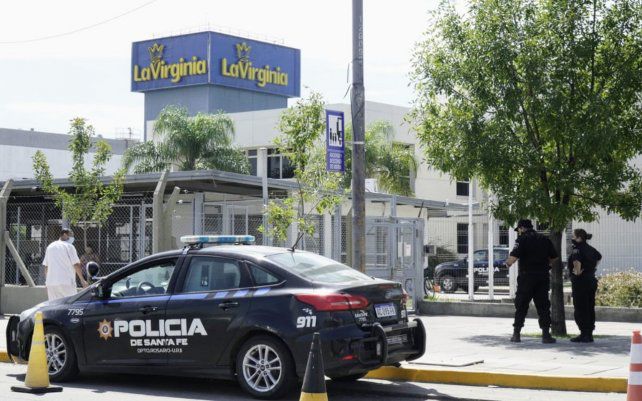 la-policia-trabaja-la-planta-la-virginia-que-fue-asaltada-esta-manana