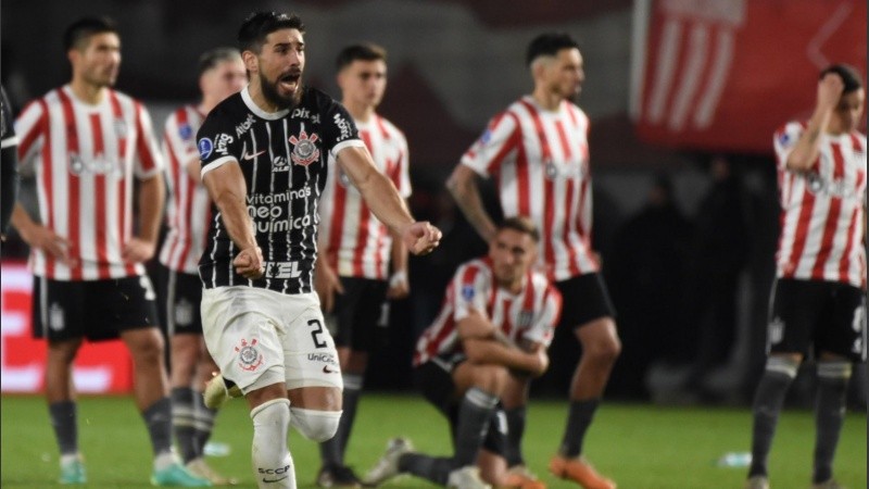 estudiantes_corinthians_crop1693393894748.jpg_1756841869