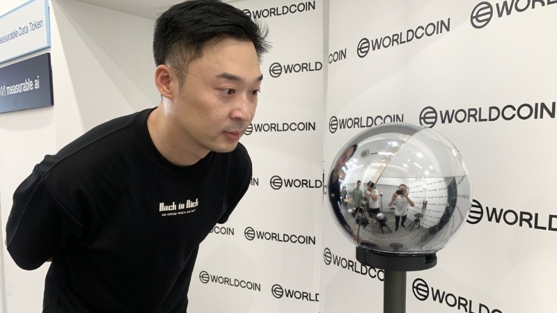 worldcoinorb.jpg_1756841869