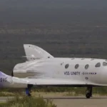 Avión espacial de Virgin Galactic llevó turistas hasta el límite del espacio
