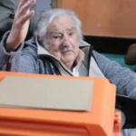 Uruguay elige al sucesor de Lacalle Pou: «Pepe» Mujica fue a votar y criticó al Gobierno de Milei