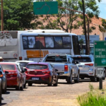 Éxodo de argentinos a Brasil. 20 turistas por minuto cruzan por Paso de los Libres. Otros van a través del Uruguay, usando el Puente Artigas