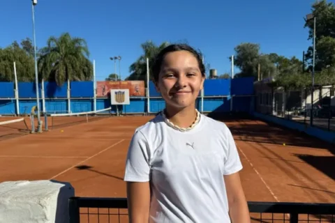 Es de Paraná, tiene 11 años y es una gran promesa del tenis entrerriano