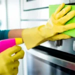 Subas de salarios para personal doméstico: cuánto cobrarán en agosto