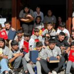 Suelta de libros en el Cine Teatro Victoria