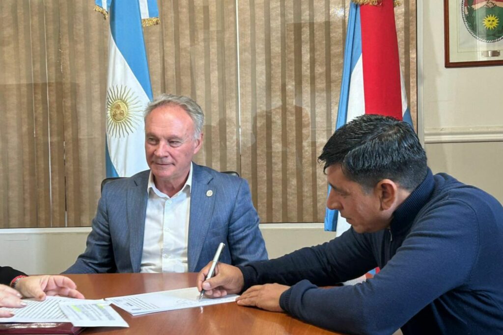 Se firmó contrato para la obra de reestructuración del hospital San Roque de Paraná Provinciales