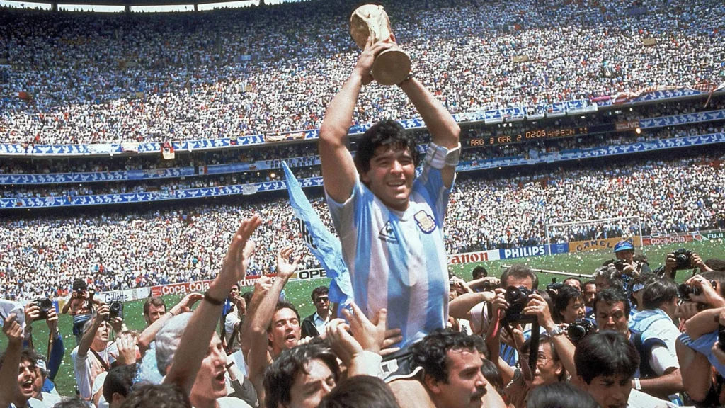 Se cumplen 65 años del nacimiento de Diego Armando Maradona Deportes