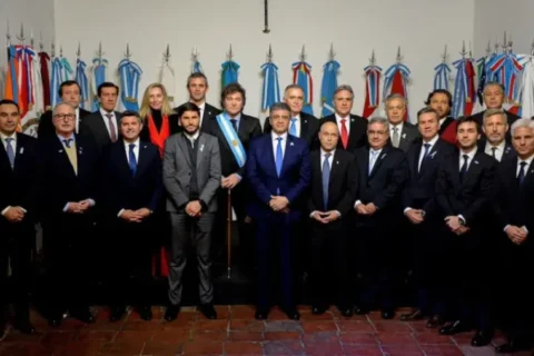 Tras las elecciones, Milei convoca a gobernadores para el jueves y se pone al frente de una mesa de diálogo