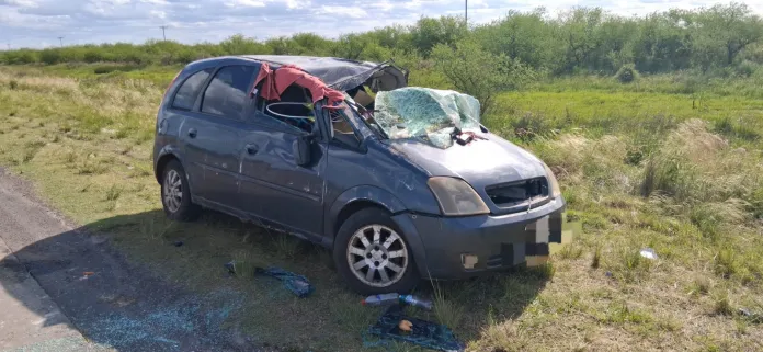 Una pareja fue hospitalizada tras un vuelco en la Ruta 127 Policiales