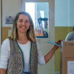 “Tenemos la oportunidad de expresar si queremos seguir por esta senda o mirar con esperanza al 2027” dijo Stratta al votar en Victoria