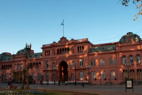 El Gobierno nacional aprobó un nuevo reglamento para las contrataciones de personal