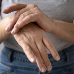 Salud destaca la importancia de prevenir y detectar a tiempo las enfermedades reumáticas