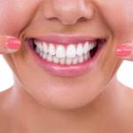 Los alimentos que más manchan los dientes y cómo cuidar el esmalte
