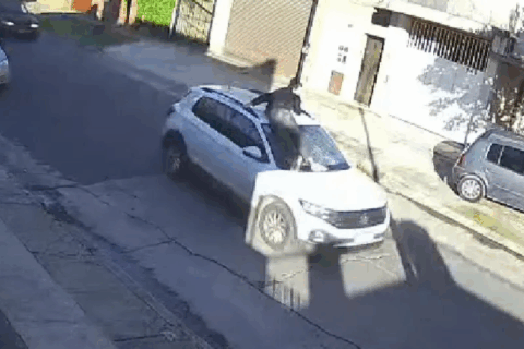 LA ANSV PIDIÓ LA SUSPENSIÓN DE LA CONDUCTORA QUE ARRASTRÓ EN SU CAPOT A UN HOMBRE POR UNA DISCUSIÓN DE TRÁNSITO