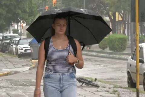 Renovaron la alerta naranja por tormentas para este lunes en el norte provincial