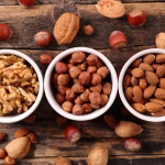 Los alimentos que serían aliados de la salud intestinal y cerebral en adultos mayores