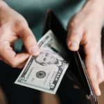 Bajó fuerte el dólar tras el triunfo libertario: cuánto cotiza este lunes 27 de octubre
