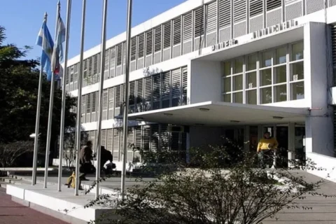 La justicia entrerriana obligó a un padre a seguir pagando alimentos de su hijo hasta los 25 años