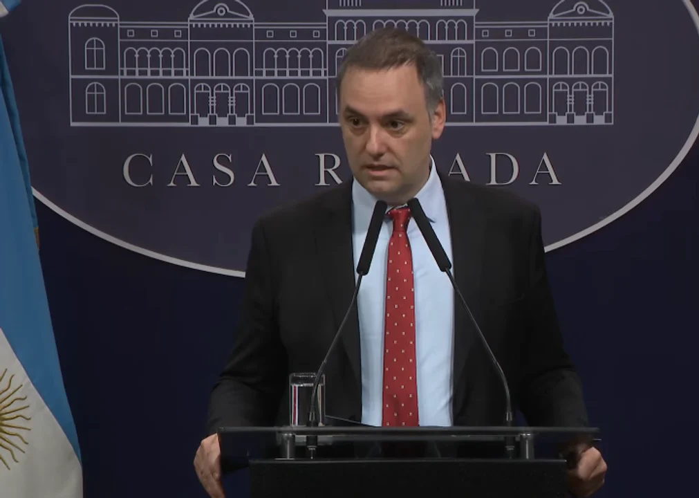 El Gobierno negó que la reforma laboral modifique la Ley de Empleo Público y fijó postura sobre el monotributo Nacionales