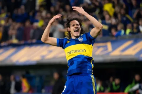 Edinson Cavani está entre los concentrados para el Superclásico, pero es poco probable que juegue