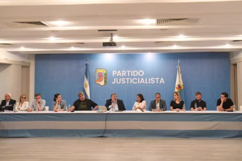 En medio de la interna, el peronismo busca reorganizarse para enfrentar las reformas que propone el Gobierno