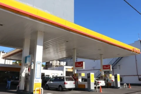 El grupo Vila-Manzano está muy cerca de comprar las estaciones Shell en Argentina