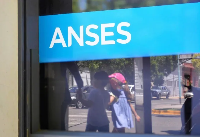 Anses oficializó el aumento para jubilaciones, pensiones y AUH: cuánto cobrarán en noviembre Cazanoticias