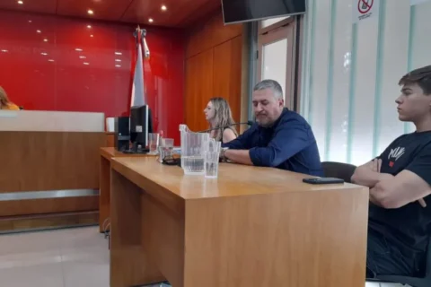 Joven que atacó a su novio accedió a una Probation tras el cambio de calificación y una millonaria reparación económica