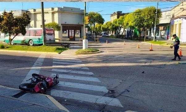 Joven motociclista perdió la vida tras chocar contra un colectivo Policiales