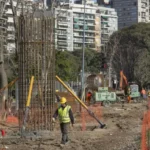 Durante la gestión de Milei se registró la pérdida de casi 276 mil empleos y cerraron casi 20.000 empresas