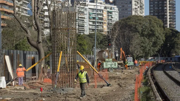 Durante la gestión de Milei se registró la pérdida de casi 276 mil empleos y cerraron casi 20.000 empresas Cazanoticias