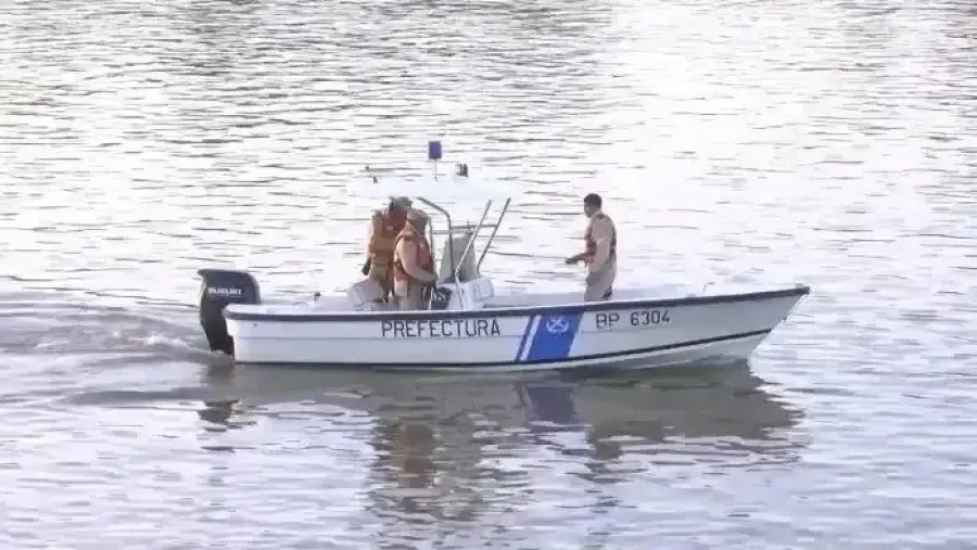 Gualeguaychú: prefectura rescató a seis tripulantes de una lancha que fue afectada por la tormenta Policiales