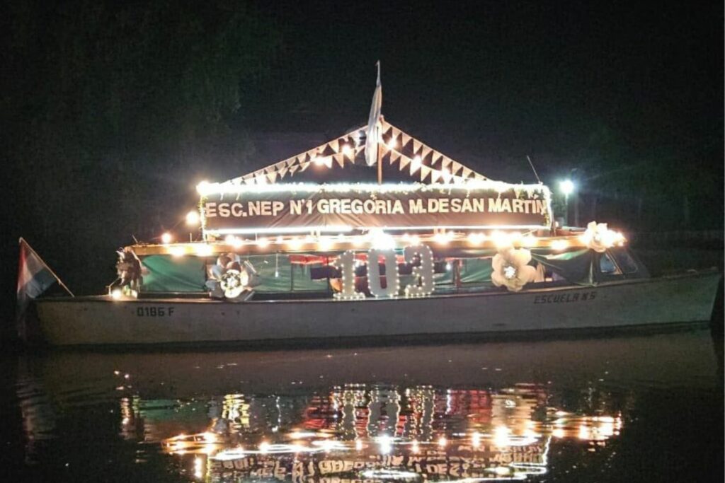 Embarcaciones escolares desfilaron en la Fiesta de las Carrozas Náuticas Cazanoticias