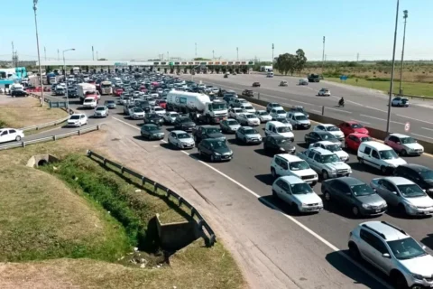 Fuerte afluencia vehicular rumbo a la Costa Atlántica por el fin de semana largo