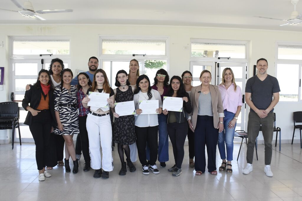 Se entregaron certificados del programa Formar-te a participantes del Centro de las Juventudes Provinciales