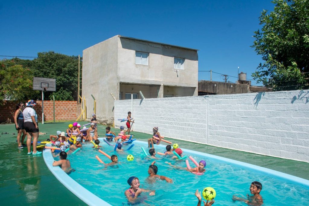 LA ALEGRÍA DE LOS NIÑOS EN LA COLONIA DE VACACIONES Ciudad