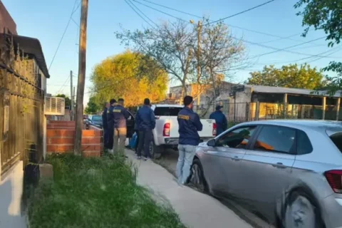 Adolescentes baleadas en Paraná: hallaron un cartucho percutido y secuestraron una moto