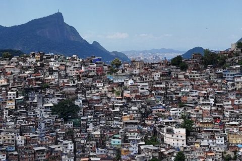 «Favela Tour» en Río de Janeiro: cuánto cuesta y cómo es el video con drone en la terraza viral de la Rocinha