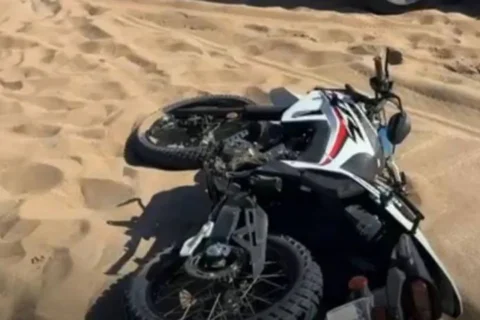 Tragedia en Villa Gesell: un motociclista de 28 años murió tras caer de un médano