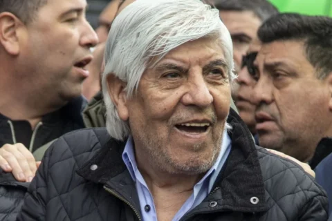 Hugo Moyano reapareció y sostuvo que el paro “fue contundente”