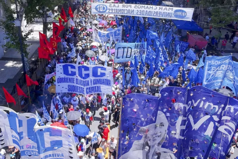 La CGT marcha en contra de la reforma laboral y el Gobierno asegura que aplicará el protocolo antipiquetes