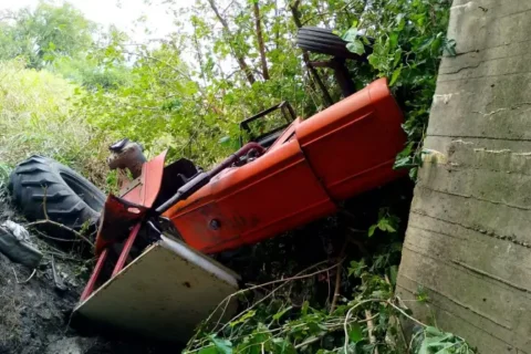 Trabajador cayó con su tractor de un puente en Entre Ríos: sufrió grave traumatismo de cráneo