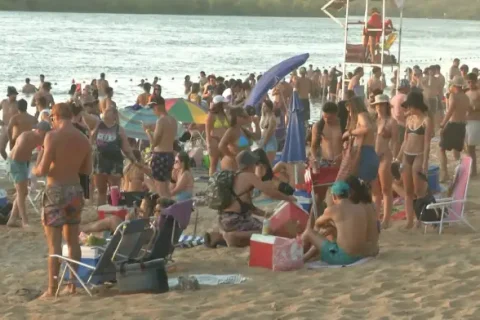 Valle María suspendió el ingreso al río en su balneario por la presencia de bacterias