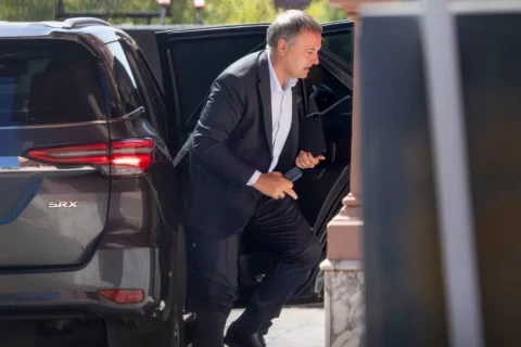 El núcleo duro del Gobierno se abroquela y busca retomar la agenda con Adorni en el centro