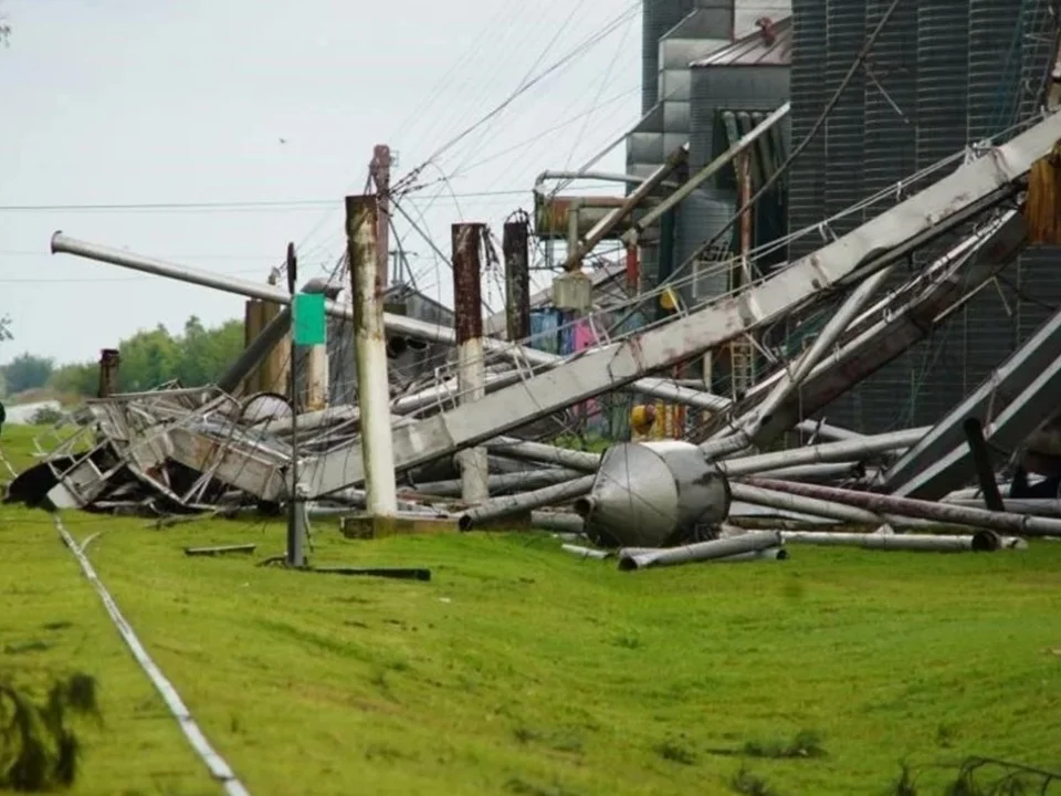 Un tornado causó estragos en el sur de Santa Fe y dejó a la localidad de Bombal sin luz Policiales