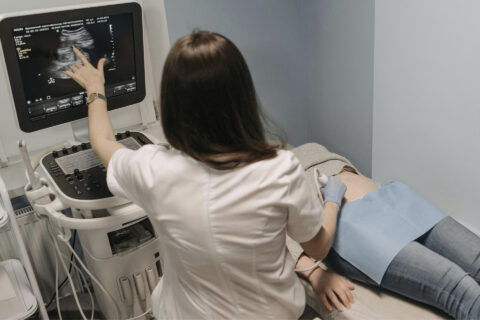 Salud insta a cumplir con los controles ginecológicos para detectar y prevenir complicaciones por endometriosi