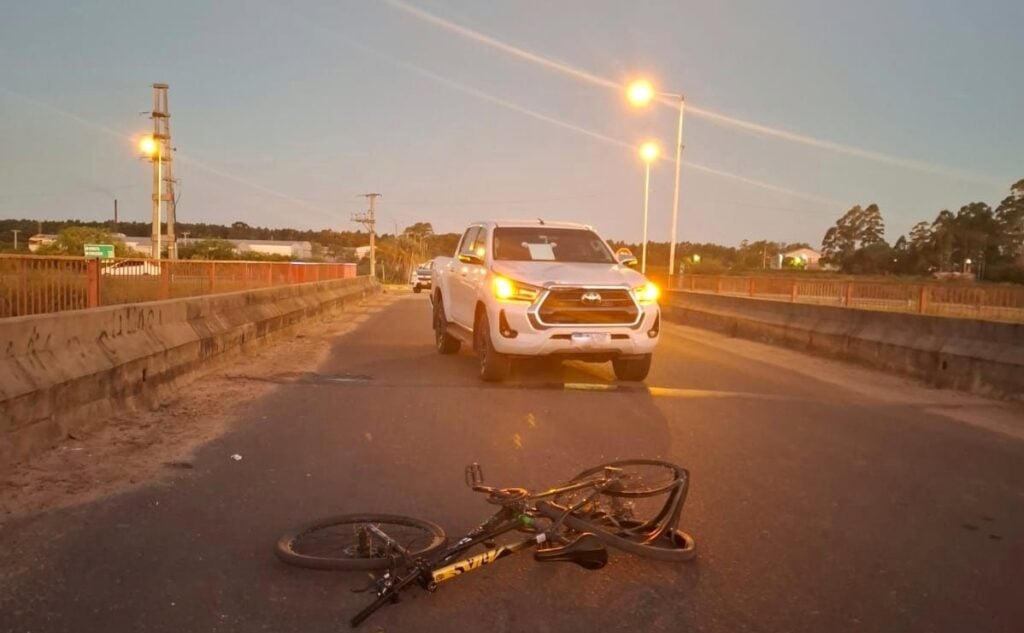 Hospitalizaron a un hombre en bicicleta tras ser chocado por un joven en camioneta Policiales