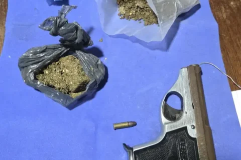 Allanaron seis casas tras millonario robo de dólares y joyas: dos detenidos