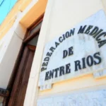 Médicos y OSER continúan negociaciones y extienden el plazo para alcanzar un acuerdo 