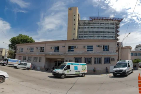 Echaron a un médico cirujano del Hospital San Roque de Paraná por no ir a trabajar